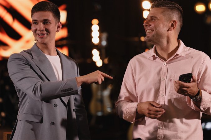 Появление телефона зрителя после фокуса с разбиванием