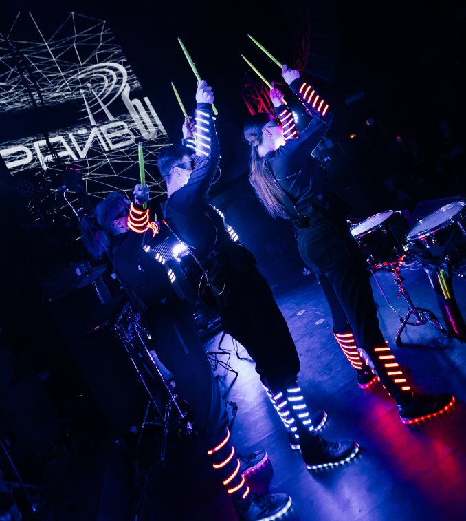 Барабанное шоу Драйв бит на Top Place