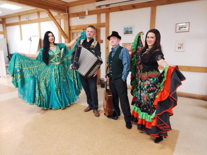 Цыганский ансамбль   "Lovэ"