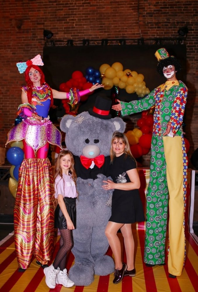 Клоуны на ходулях