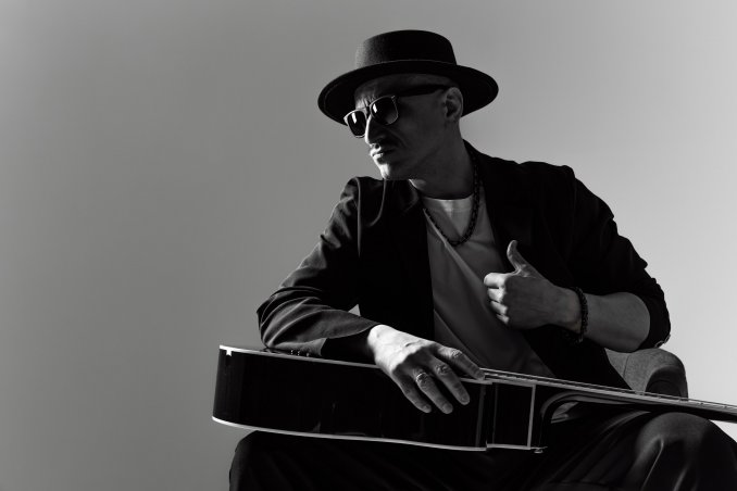 Поющий гитарист - Влади Каримов