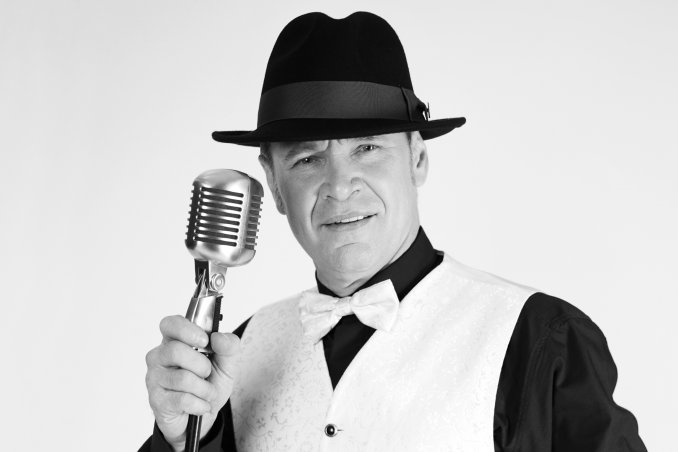 Анатолий Счастьев в образе Фрэнка Синатры