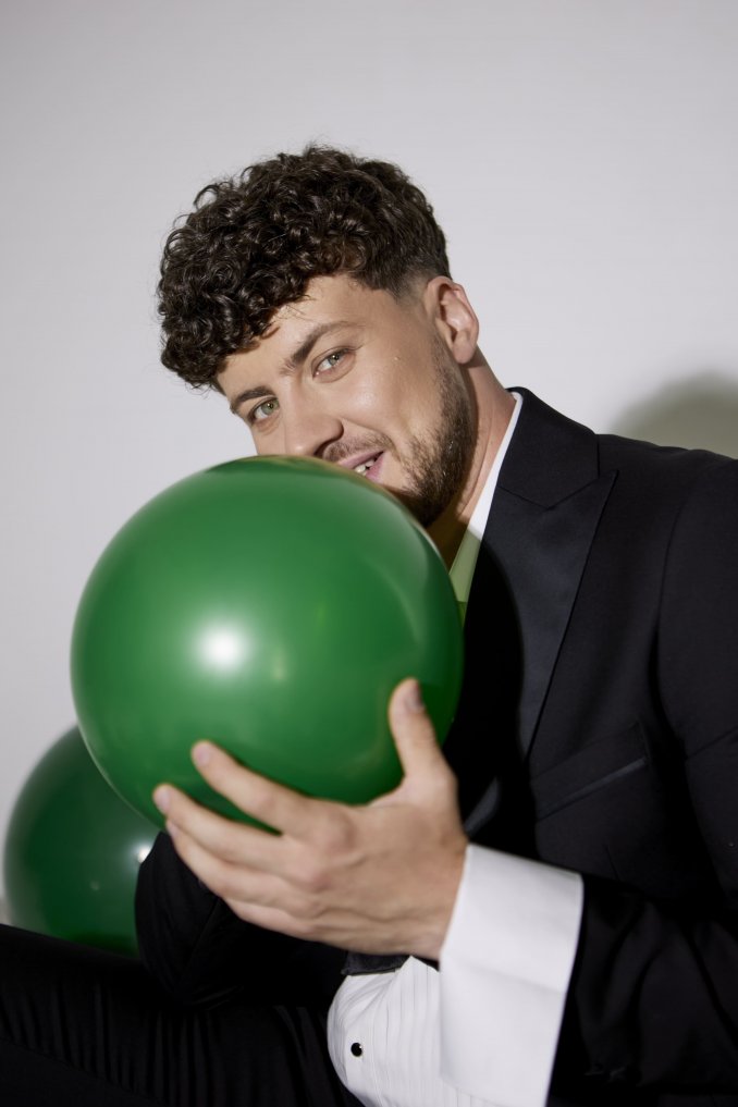 Ведущий Сергей Белан