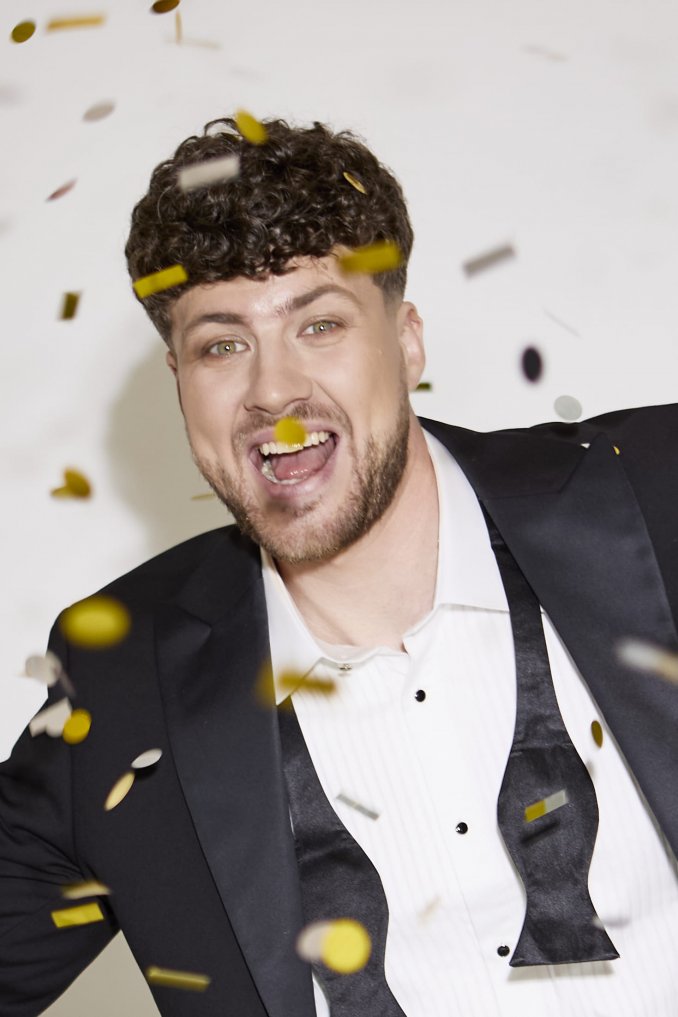 Ведущий Сергей Белан