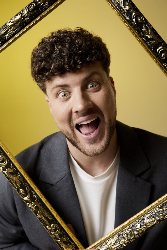 Ведущий Сергей Белан