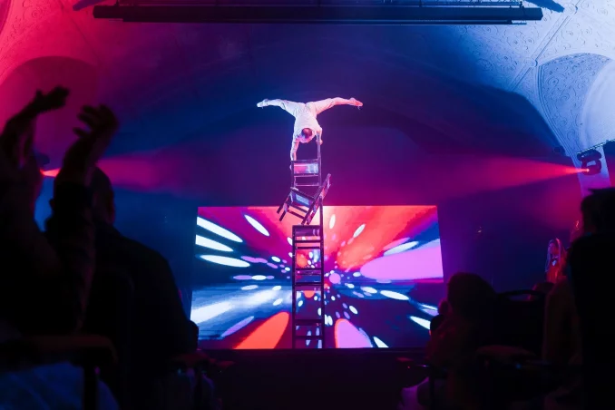 Эквилибр на стульях