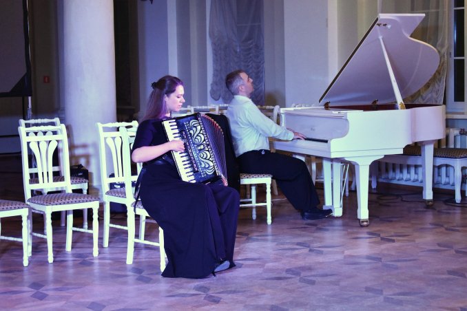 Выступление с пианистом