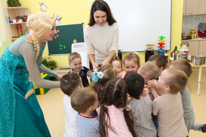 Принцесса Эльза из Холодного сердца в гостях у детишек в детском садике