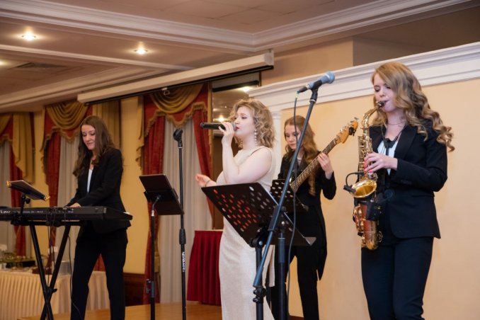 Женская кавер-группа Casa al mare