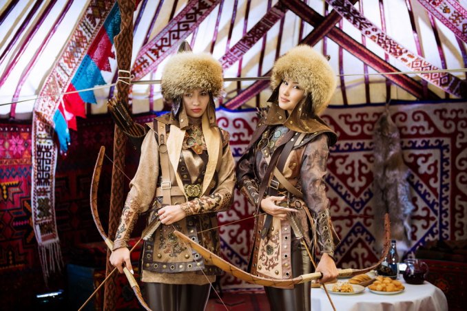 Встреча гостей в казахском национальном стиле