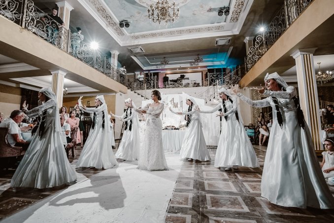 Армянский танец с невестой