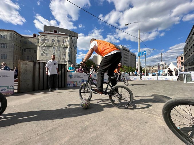 Bicycle-football