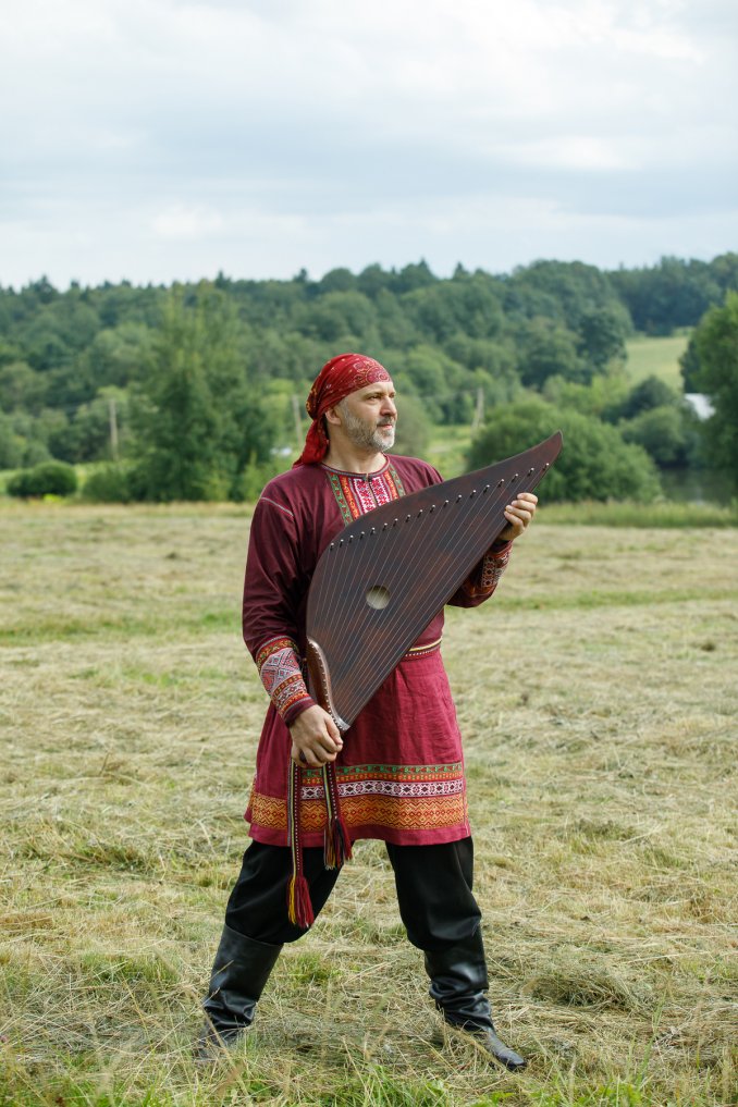 Гусляр Олег Щукин