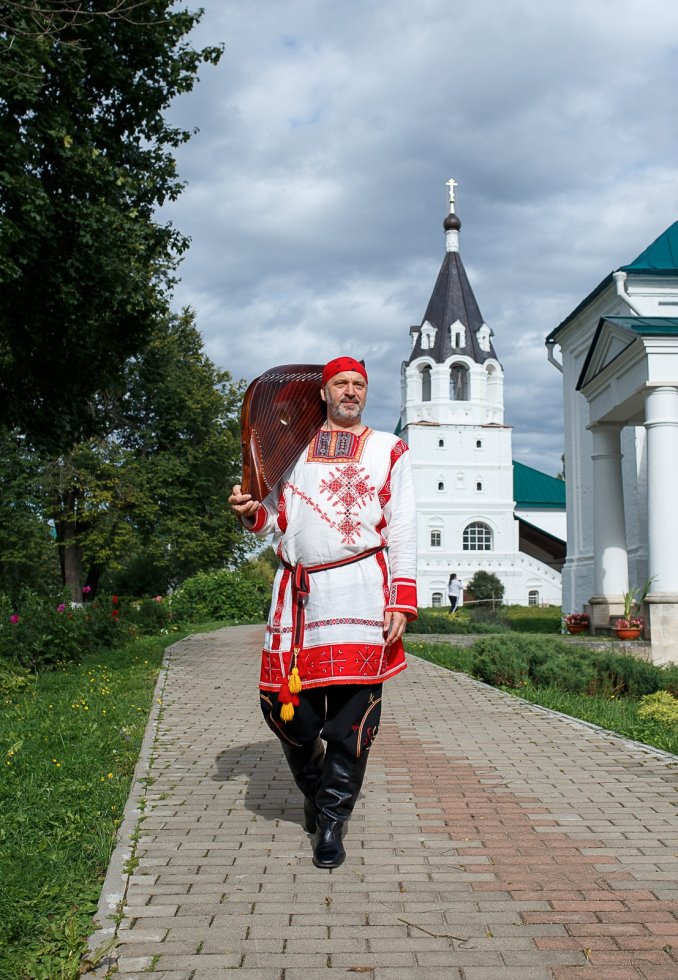 Гусляр Олег Щукин