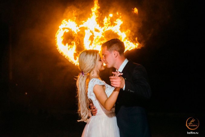 Зажжение огненных сердец в финале свадебного шоу