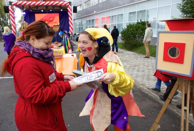 Фестиваль «Звёзды Хохломы» в честь открытия ТДЦ «Колмово-Сити» в Великом Новгороде