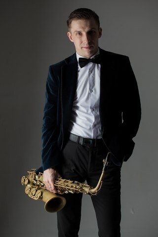 Саксофонист Сергей Новоселов