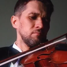 Arkadio - violinist for weddings