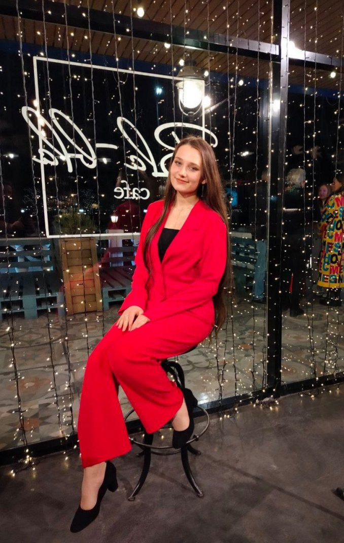 Yaroslava is a professional in her field, ready to decorate your event.