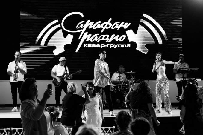 "Sarafan Radio" cover band