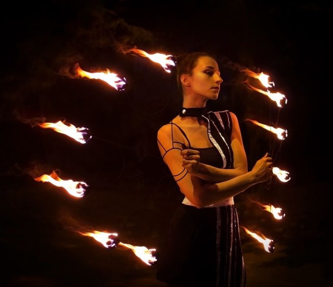 De Novo fire-show