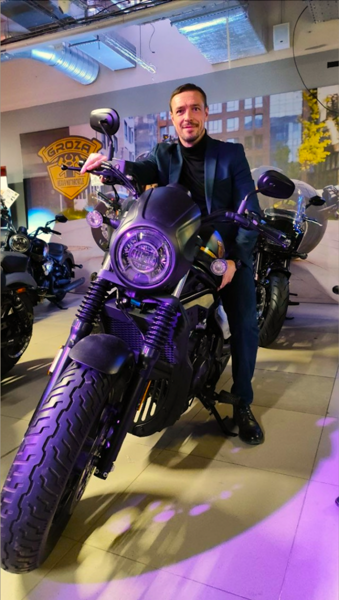 Ведущий Игорь Седов