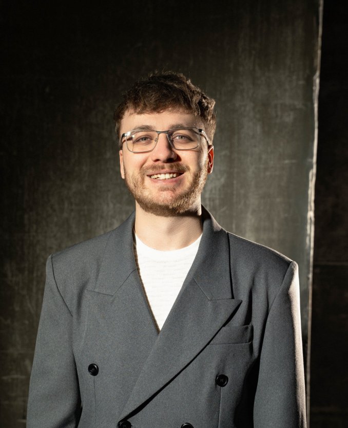 Ведущий Степан Гребенщиков