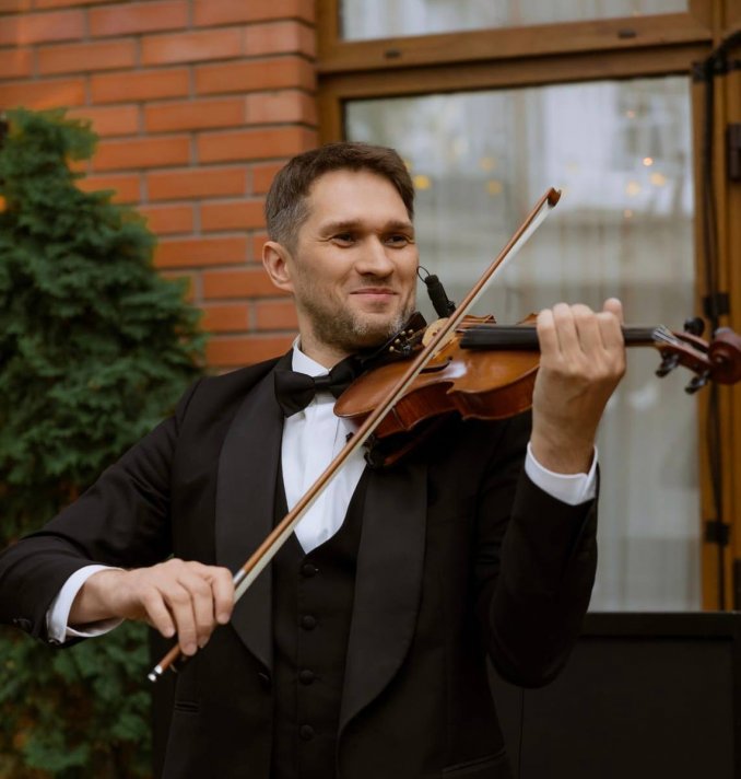 Arkadio - violinist for weddings