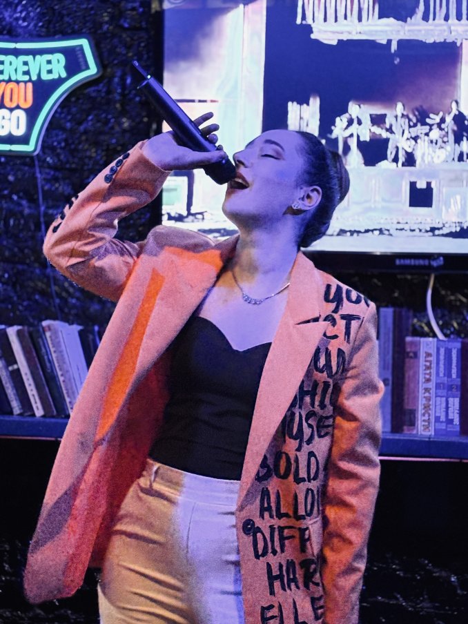 Вокалистка/певица на мероприятия